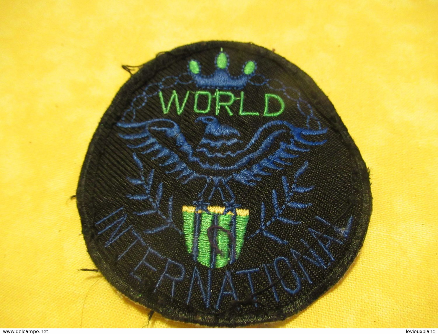 Ecusson Ancien /(à Déterminer)/ WORLD INTERNATIONAL /avec Aigle En Position Du Saint-Esprit/ Vers 1960 -1970       ET366 - Patches