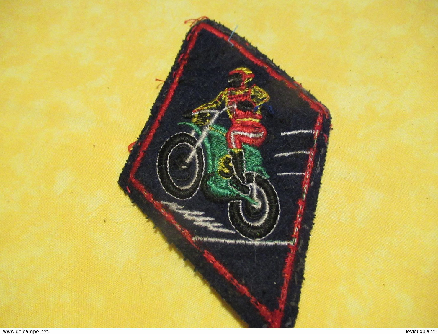 Sport : Ecusson Ancien Usagé  /MOTO De COMPETITION / Vers 1960 -1970       ET369 - Blazoenen (textiel)