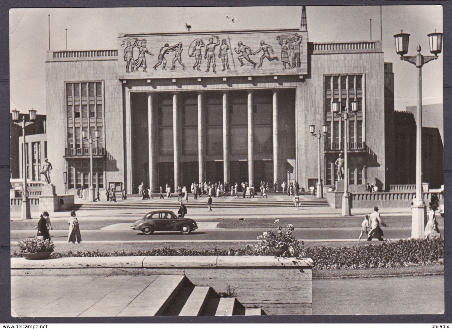 Deutschland Berlin Karl-Marx Allee Klub Der Jugend Und Sportler Oldtimer-PKW-DKW (N-142) - Friedrichshain