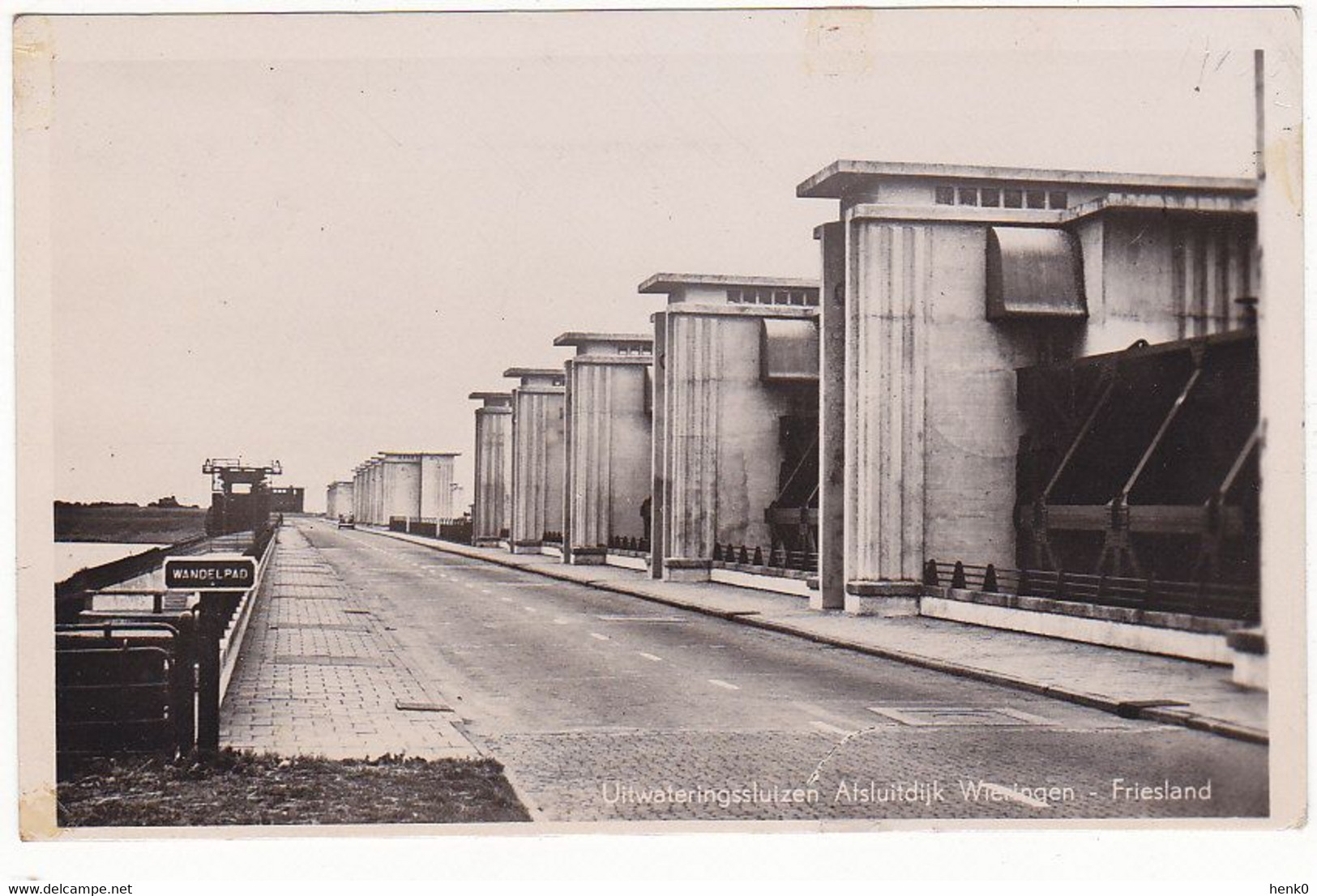 Afsluitdijk Uitwateringssluizen OB1610 - Den Oever (& Afsluitdijk)