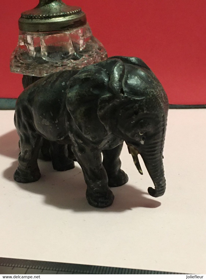 ancien encrier en bronze (éléphant et son arbre )