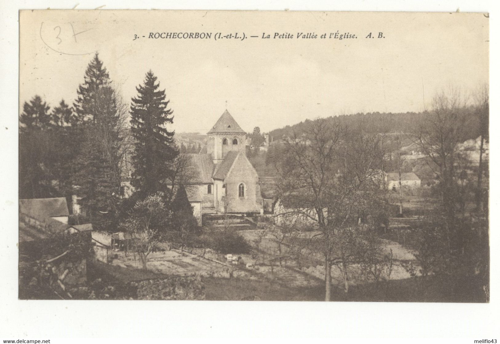 37/CPA  - Rochecorbon - La Petite Vallée Et L'Eglise - Rochecorbon