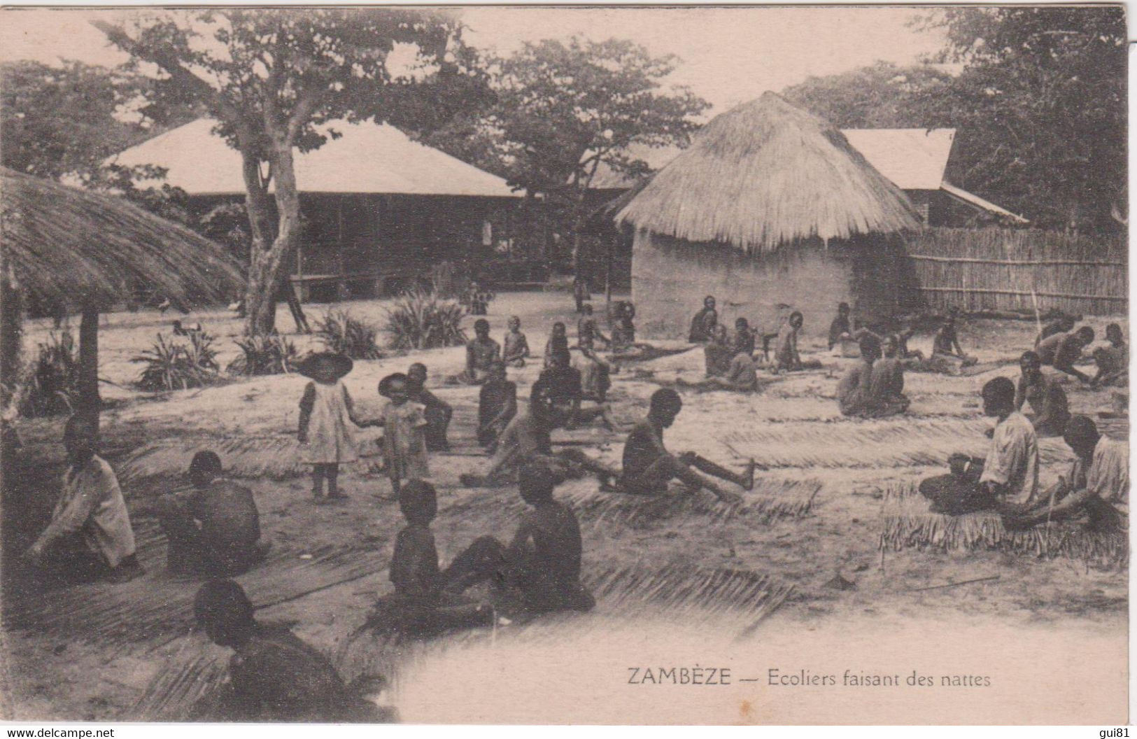 CPA - ZAMBEZE - Ecoliers Faisant Des Nattes - Sambia