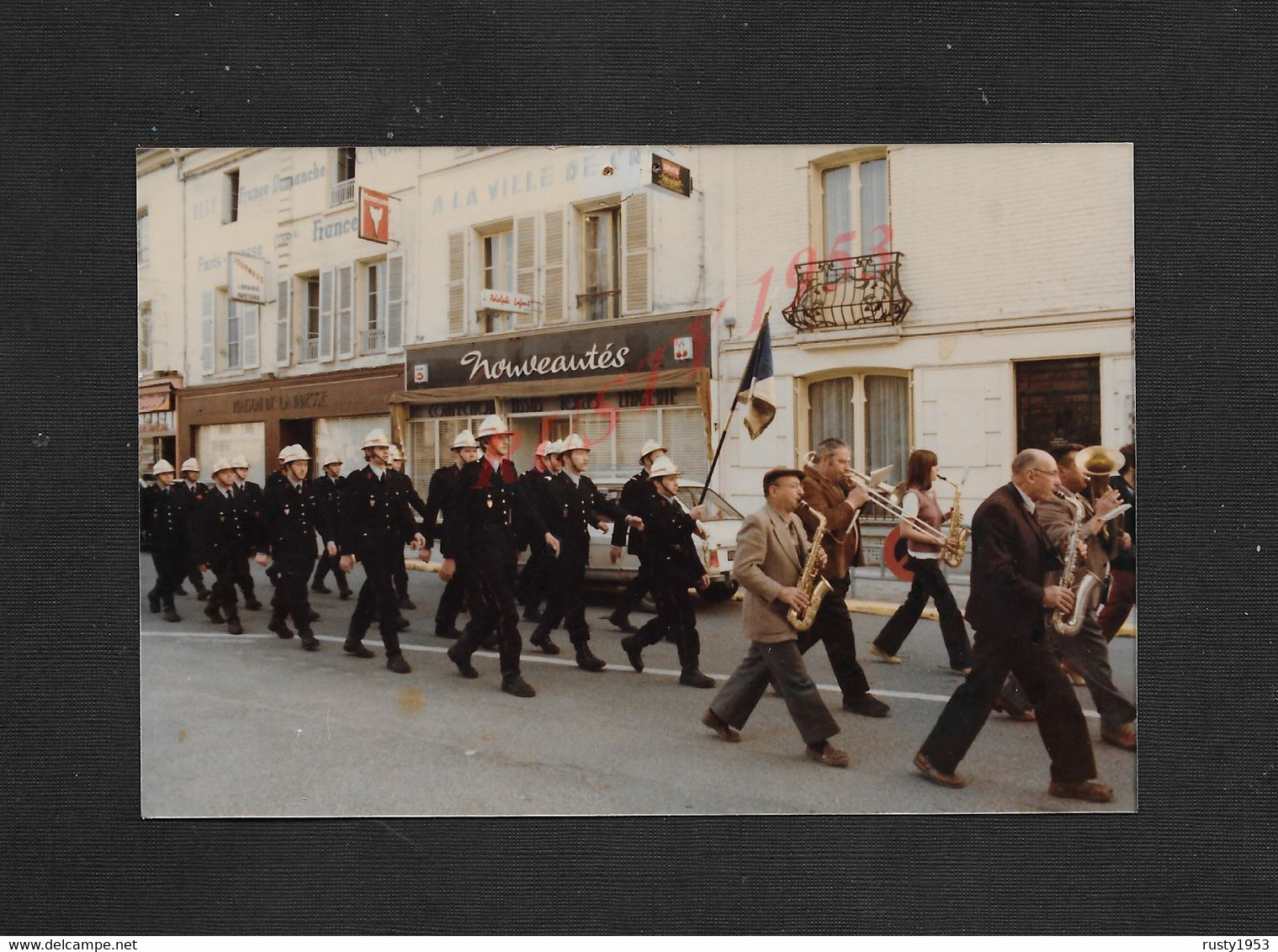 MILITARIA PHOTO 13X9 SOLDATS DU FEU POMPIERS ( POMPIER ) À COUILLY PONT AUX DAMES 77 : MAGASINS FANFARE : - Pompiers