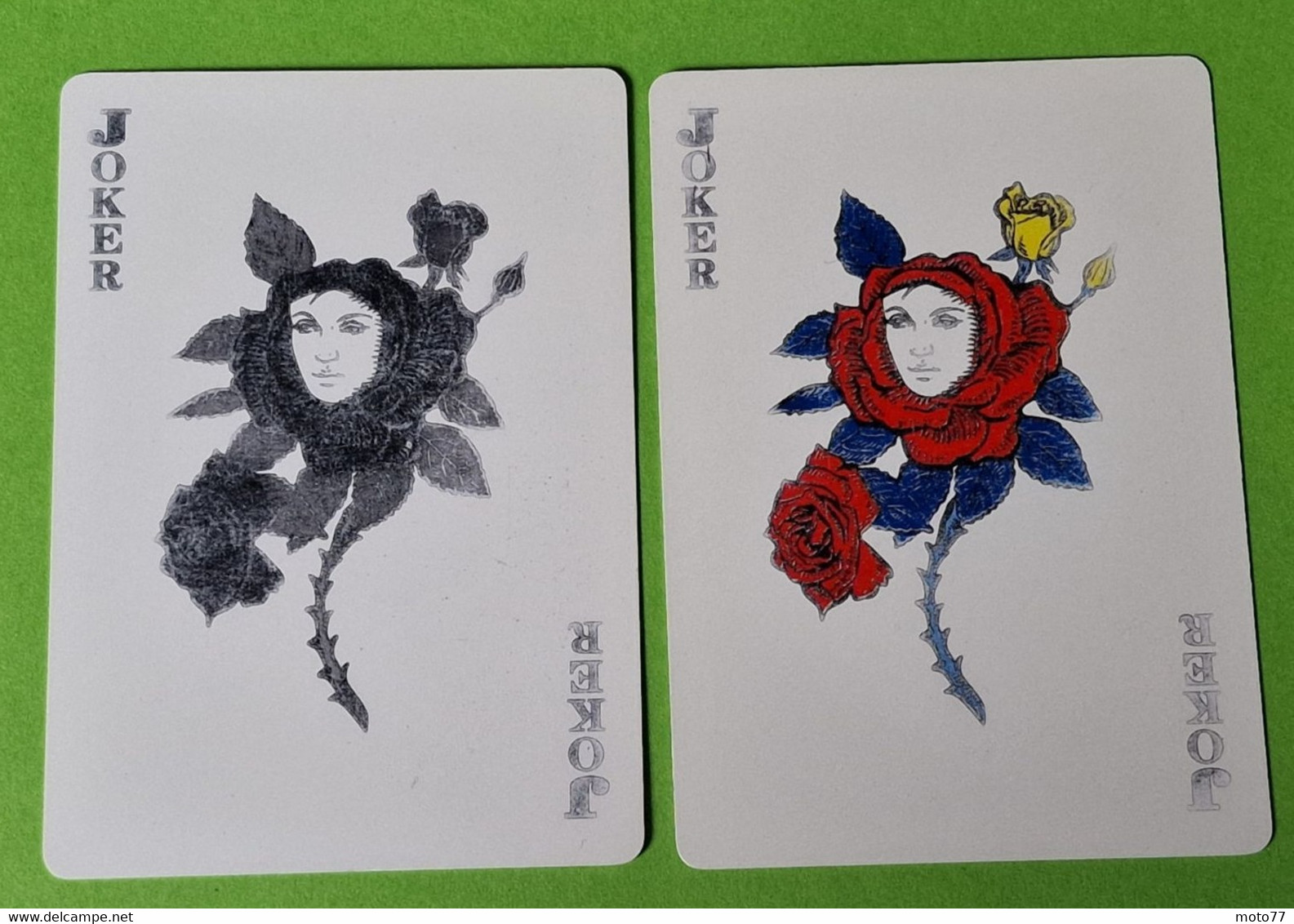 Lot 2 Cartes à Jouer - JOKER Rose Rosier - Couleur Et Noir & Blanc - Dos Bleu (usé) - Vers 1990 - 32 Karten