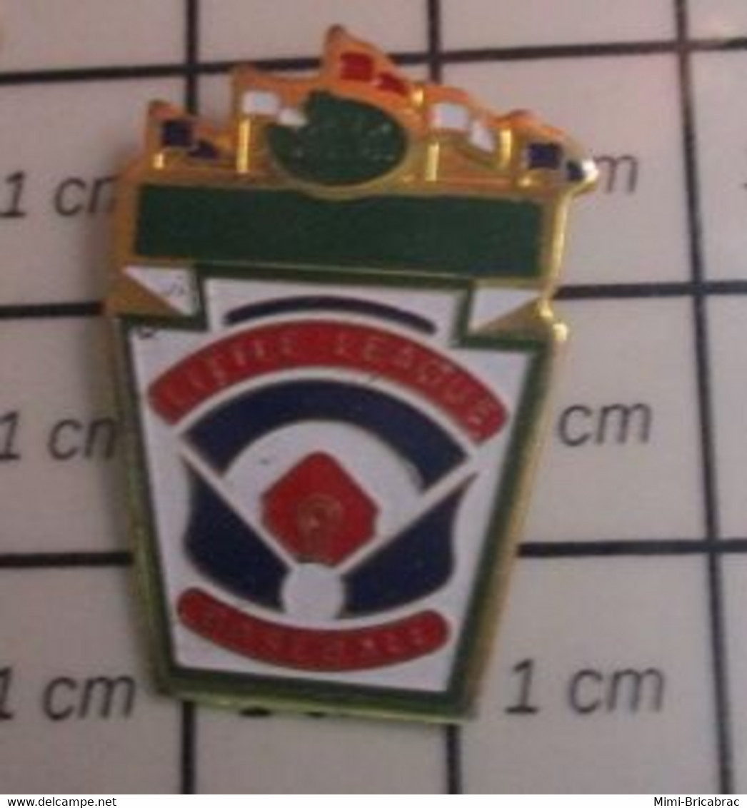 910D Pin's Pins / Rare Et De Belle Qualité !!! SPORTS / BASE-BALL  LITTLE LEAGUE STADE - Béisbol