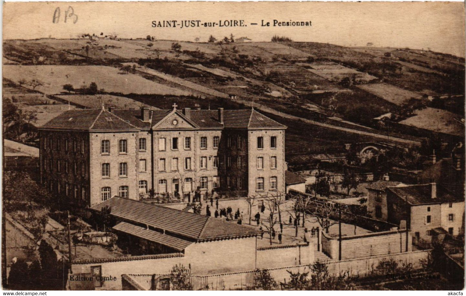 CPA St-JUST-sur-LOIRE - Le Pensionnat (580877) - Saint Just Saint Rambert