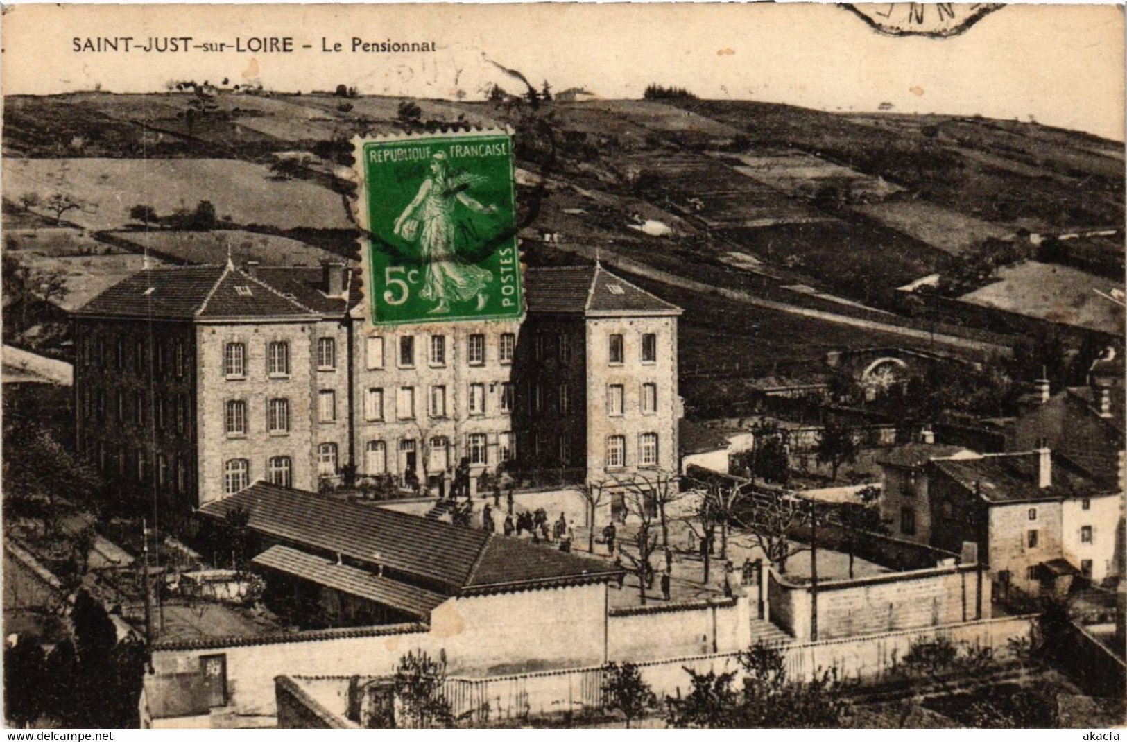 CPA St-JUST-sur-LOIRE - Le Pensionnat (580878) - Saint Just Saint Rambert