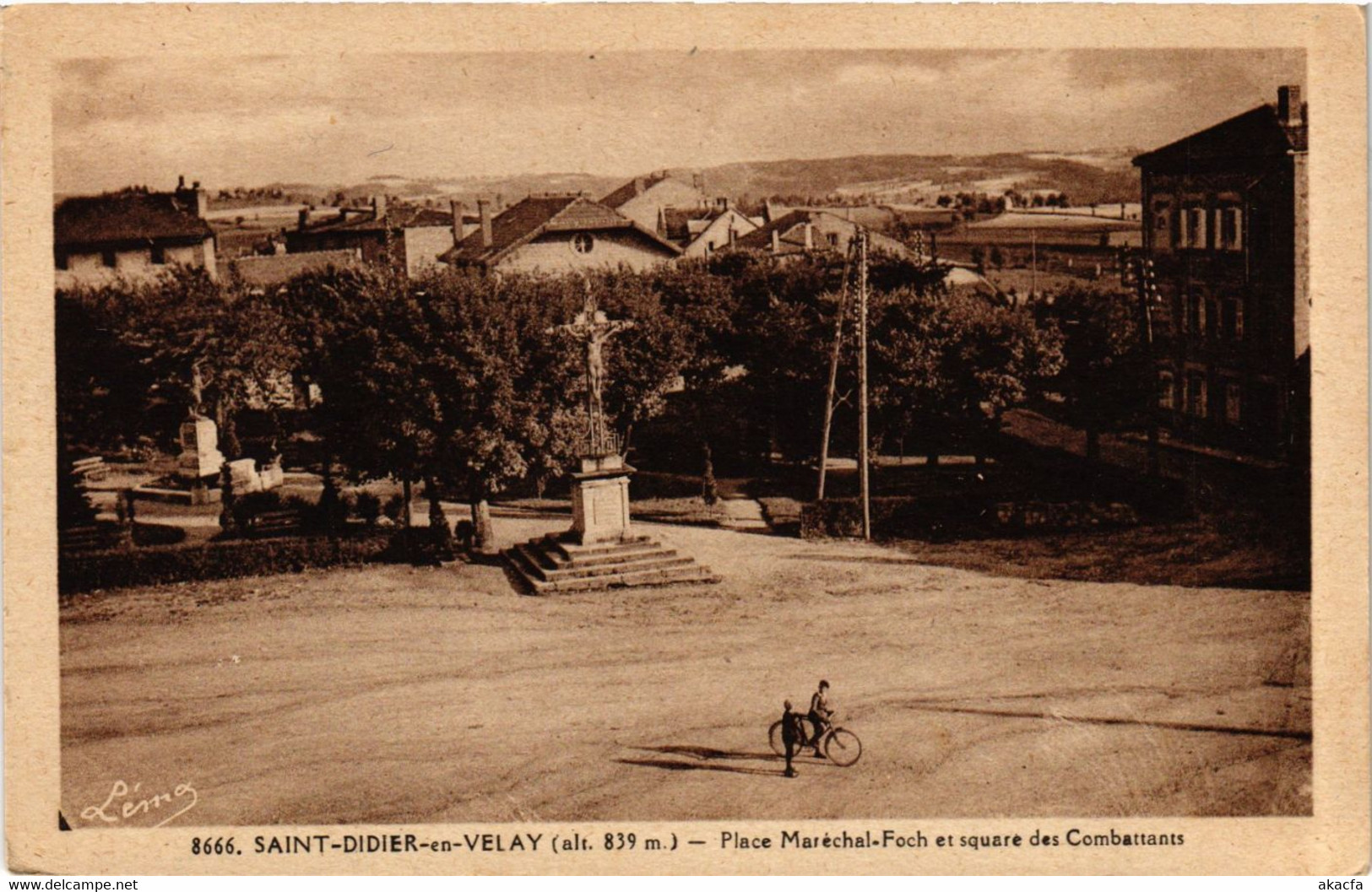 CPA St-DIDIER-en-VELAY - Place Marechal-Foch (690396) - Saint Didier En Velay