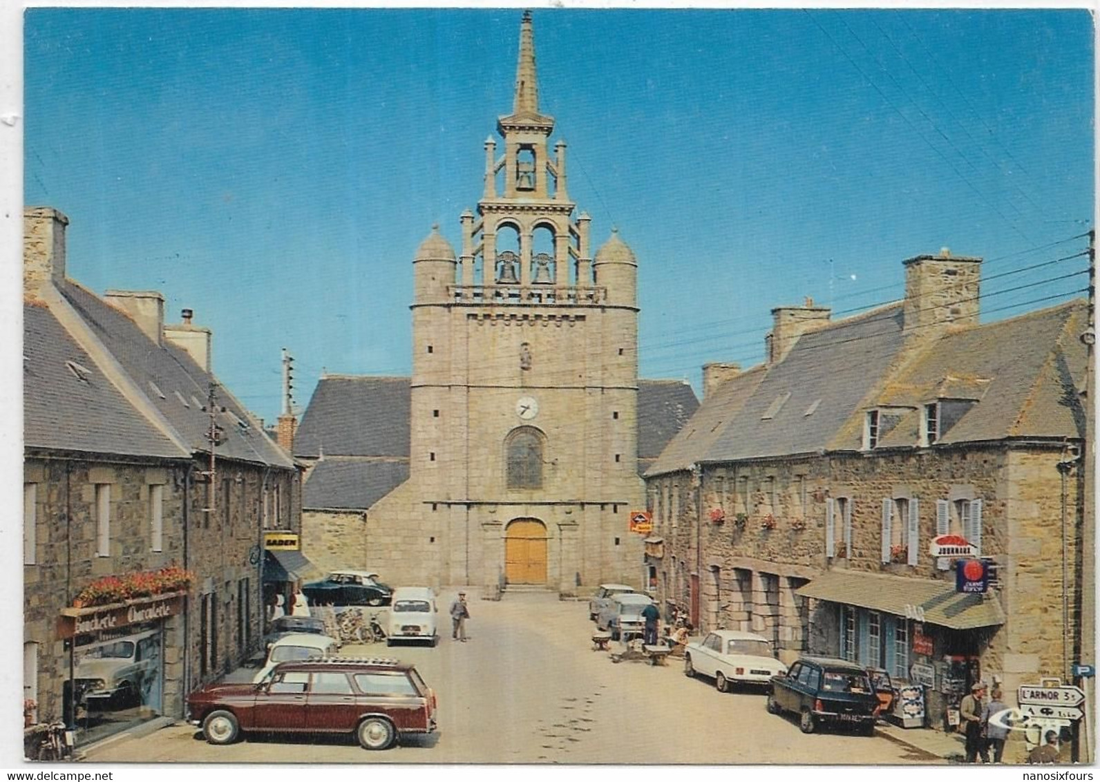 D 22. PLEUBIAN.  PLACE DE L EGLISE - Pleubian