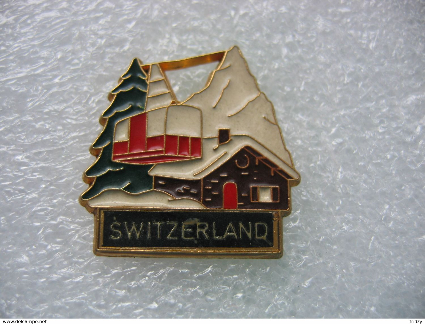 Pin's Chalet En Montagne, Télécabine, Neige, Sapins, Décors Suisse (Switzerland) - Sports D'hiver