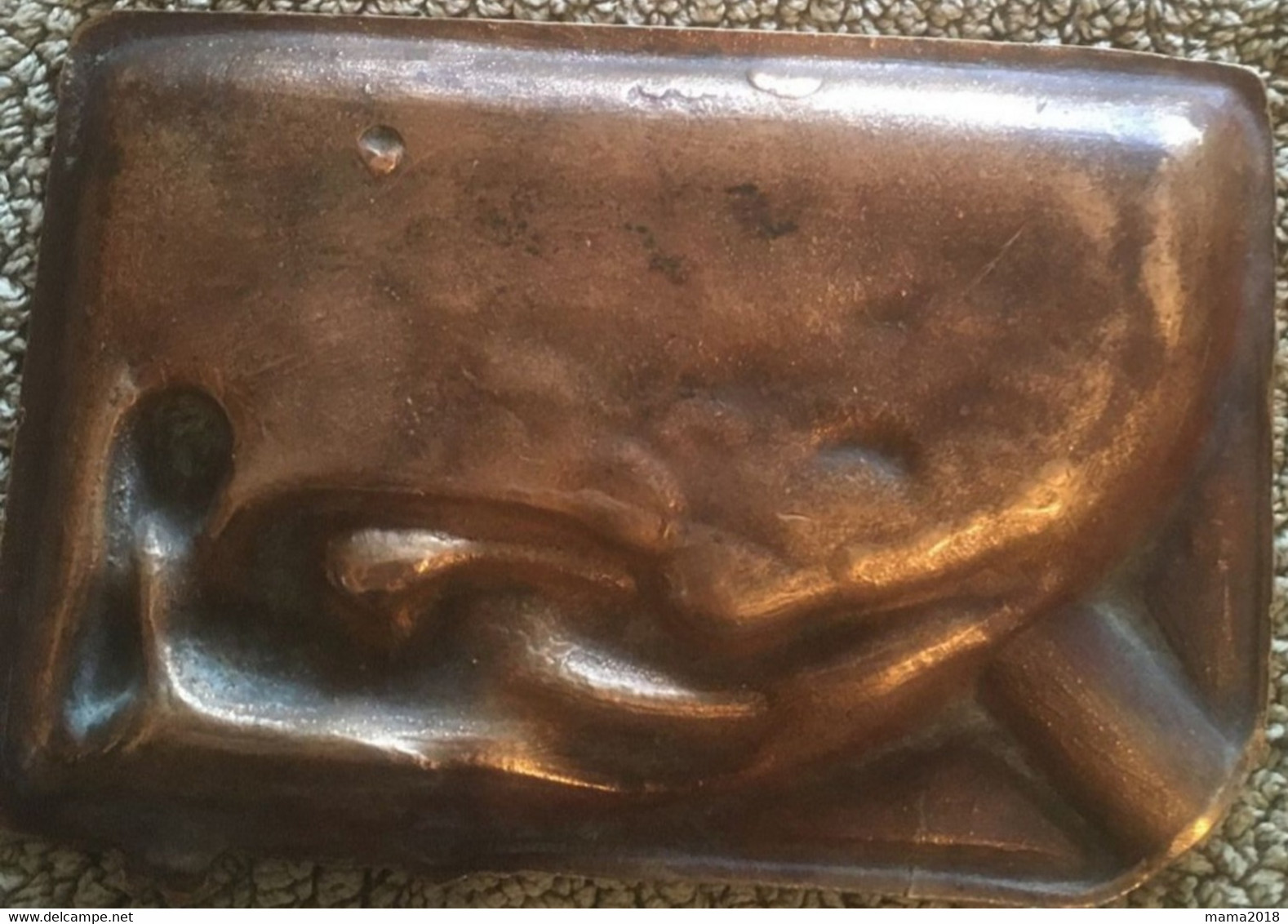Cendrier En Bronze Doré  Art Déco   Baigneuse Allongée Sur La Plage - Bronzes