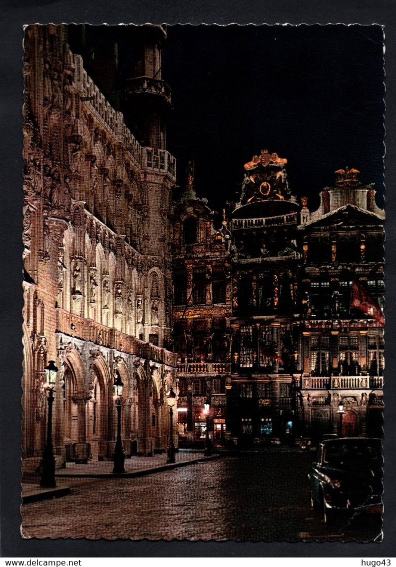 (RECTO / VERSO) BRUXELLES EN 1967 - UN COIN DE LA GRAND PLACE LA NUIT - PLI ANGLE BAS A DROITE - BEAU TIMBRE - CPSM GF - Bruxelles La Nuit