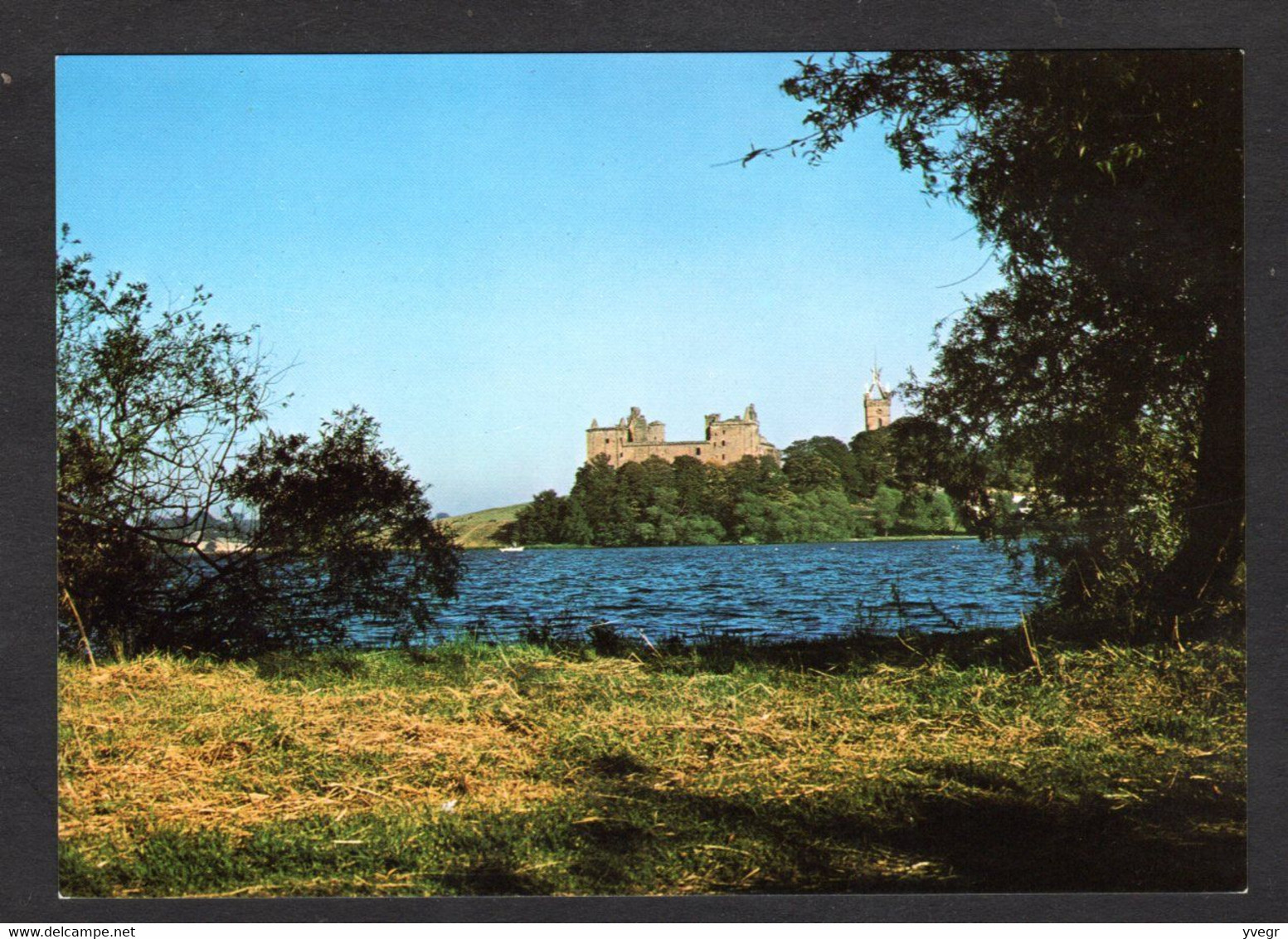 Ecosse - LINLITHGOW Palace - West Lothian -The Ruins Of The Palace, St. Michael's Church To The Right, From The Loch - West Lothian