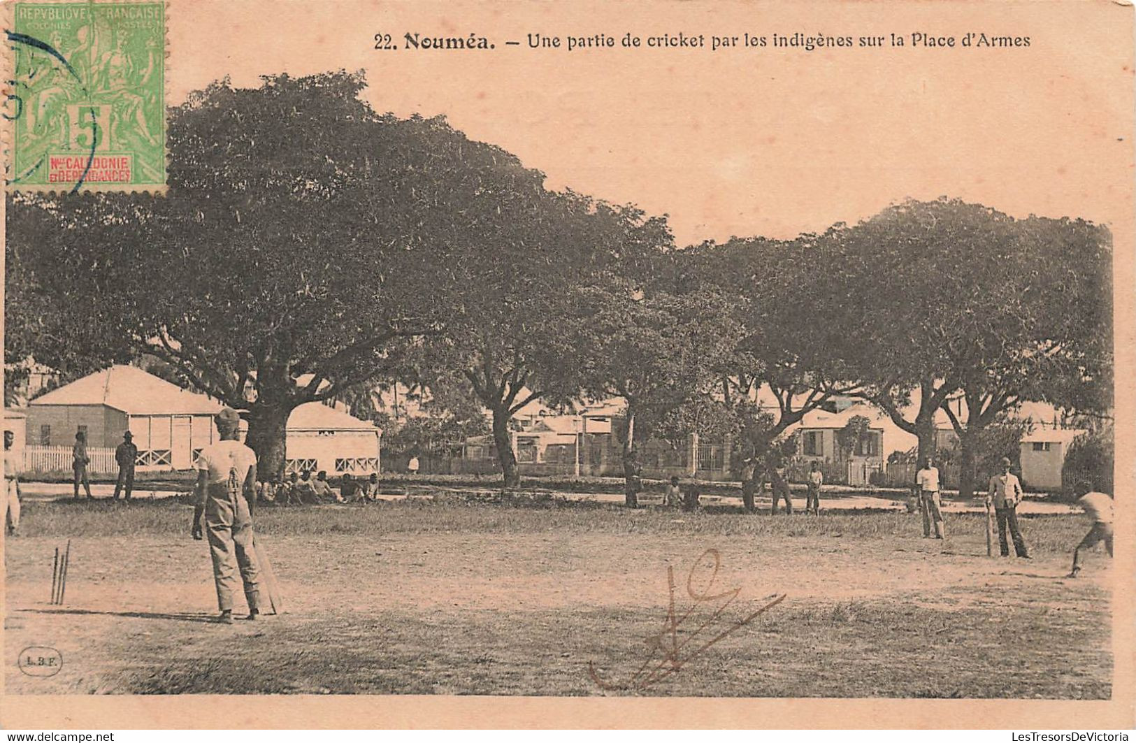 CPA NOUVELLE CALEDONIE - NOUMEA - Une Partie De Cricket Par Les Indigènes Sur La Place D' Armes - L B F - Críquet