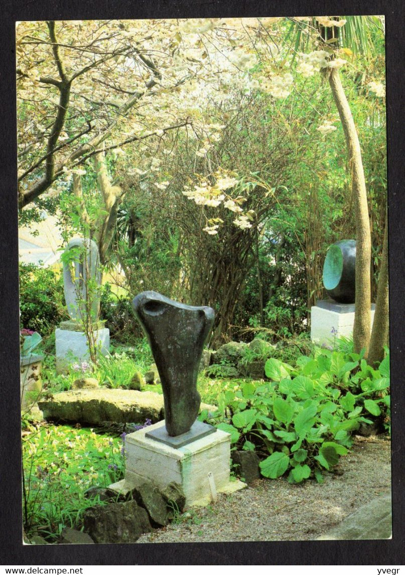 Angleterre - Cornwall - Dame BARBARA HEPWORTH Garden With Torso II Muséum , St-Ives - St.Ives