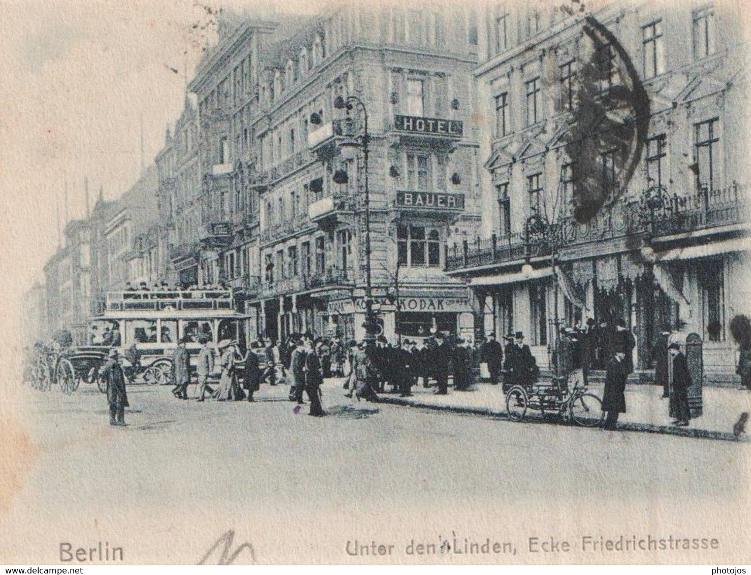 Postkarte  Berlin (Allemagne)   Hunter Den Linden Eche Friedrichstrasse  Hotel Bauer  Kodak  Autobus ...  W & H 347 RARE - Friedrichshain