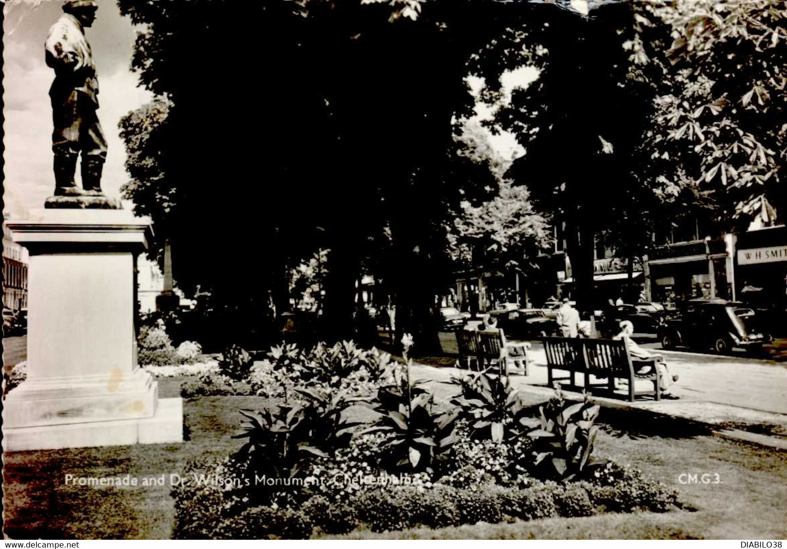 CHELTENHAM  ( ANGLETERRE )  PROMENADE AND Dr. WILSON' S MONUMENT - Cheltenham