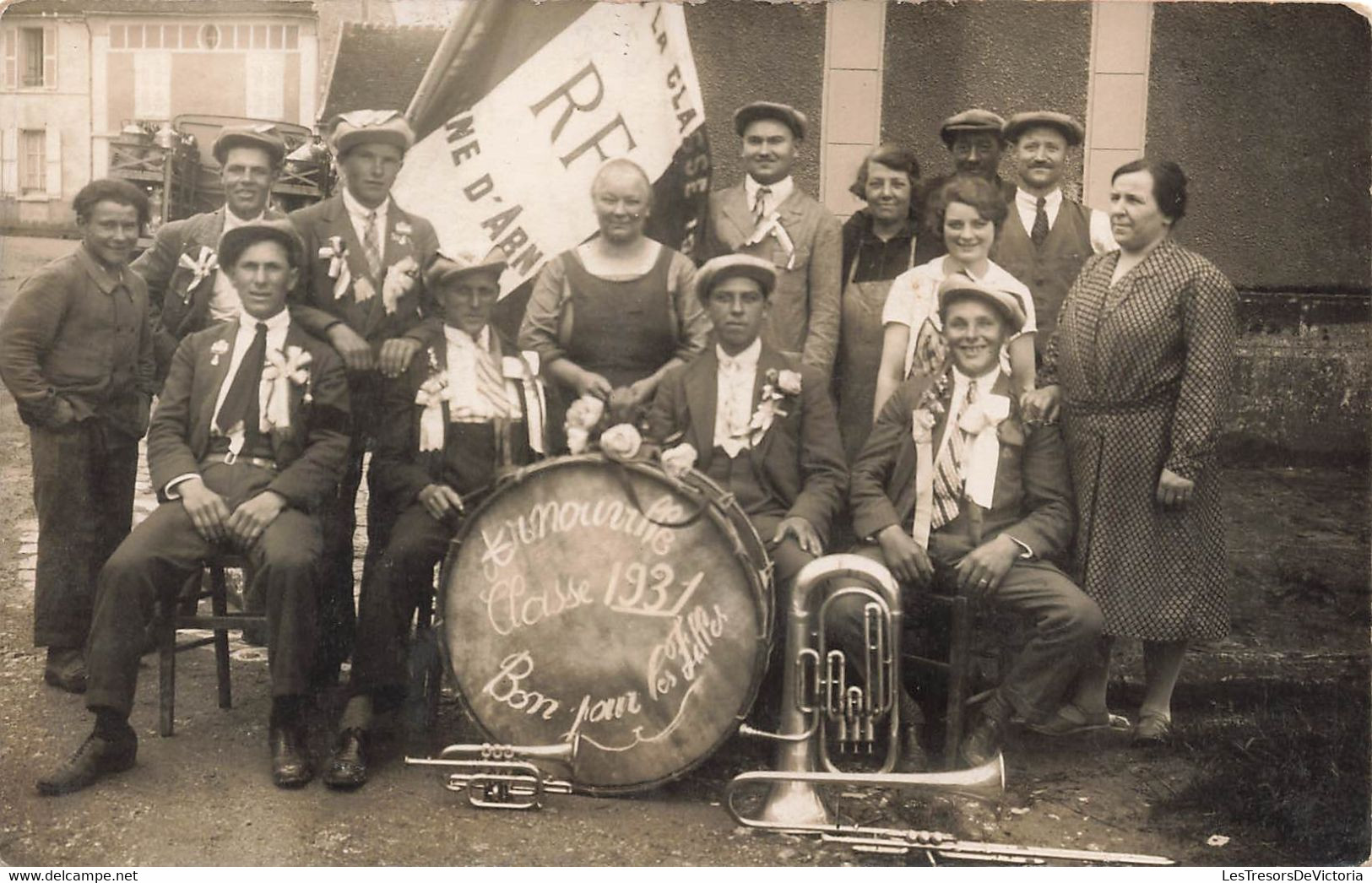 CPA Photo Arnouville - Classe 1931 Bon Pour Les Filles - Musiciens Avec Des Cocardes - Trompettes Tambours - Conscrits ? - Arnouville Les Gonesses