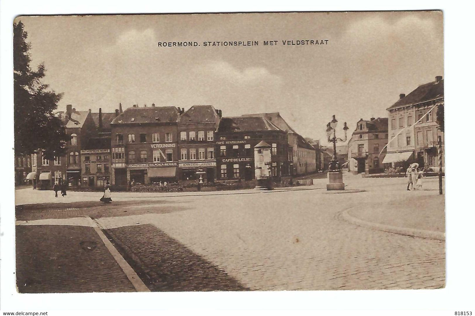 ROERMOND   STATIONSPLEIN MET VELDSTRAAT - Roermond