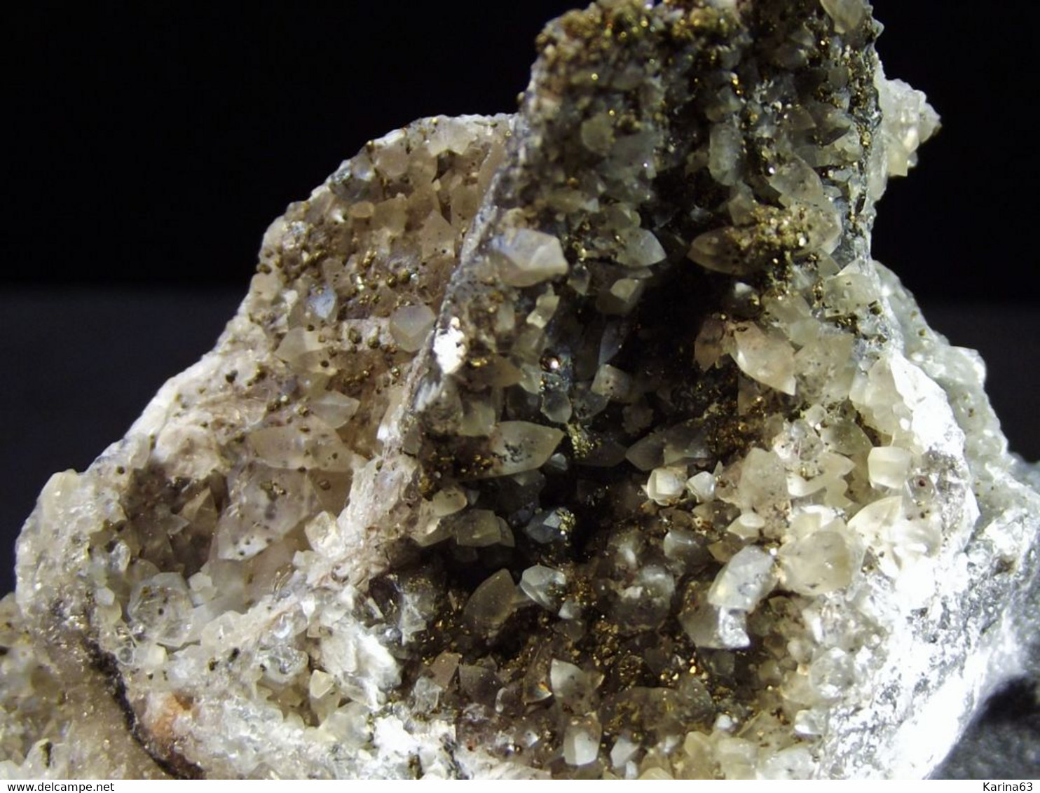 Calcite With Pyrite /Marcassite Inclusions ( 5 X 3.5 X 4.5 Cm ) Clypot Quarry - Soignies -  Wallonia - Belgium - Minéraux