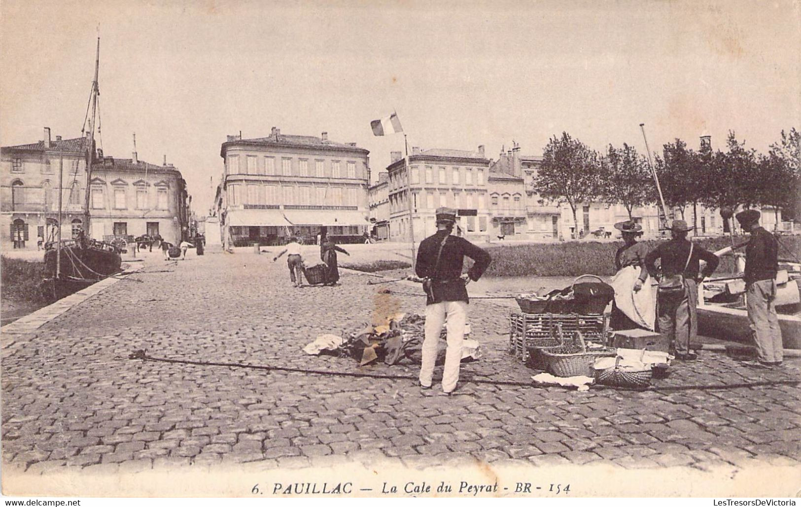 CPA France - Gironde - Pauillac - La Cale Du Peyrat - BR. - Animée - Quai - Panier - Officier - Drapeau - Pauillac