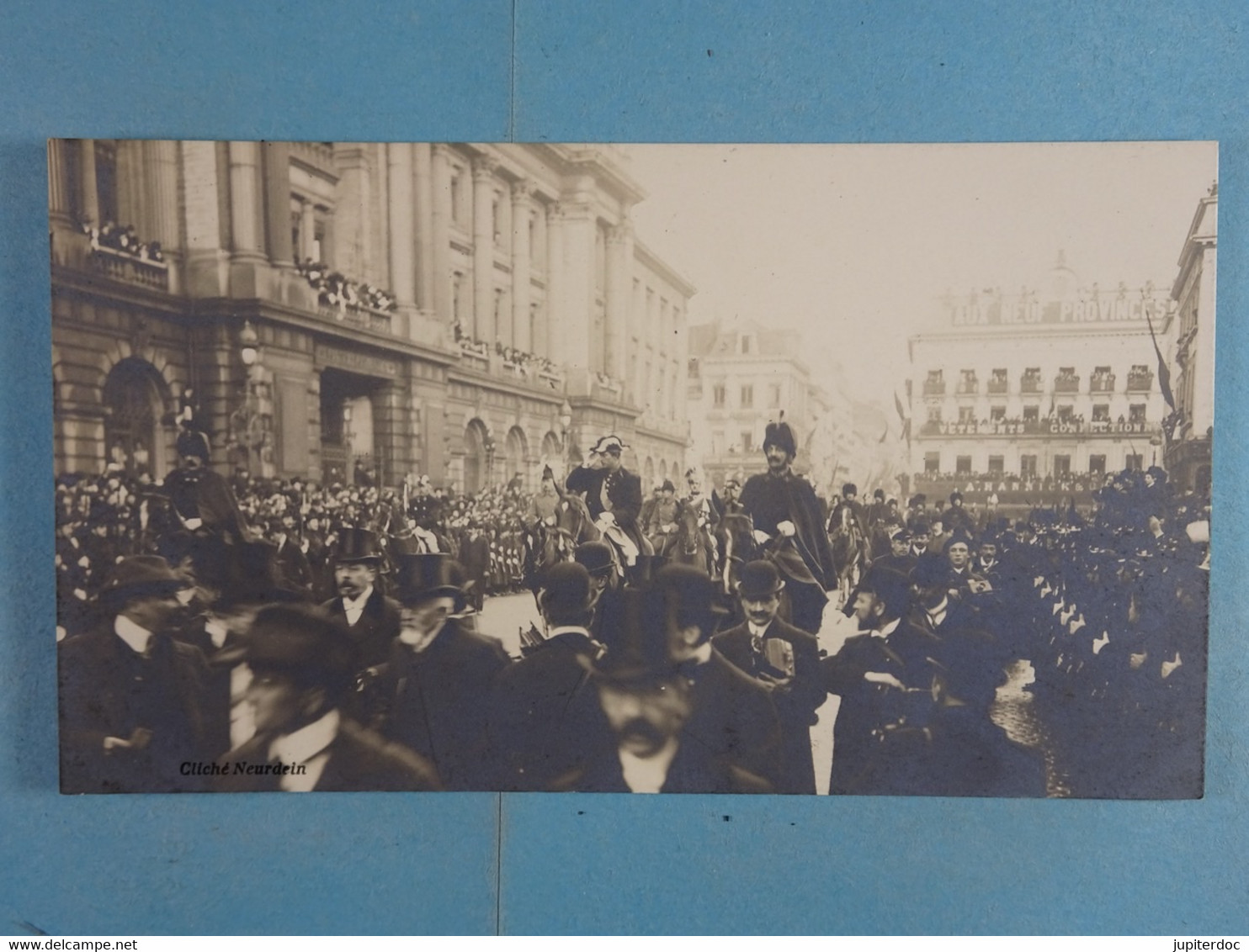 Bruxelles, Place De La Monnaie Cortège Militaire - Fêtes, événements