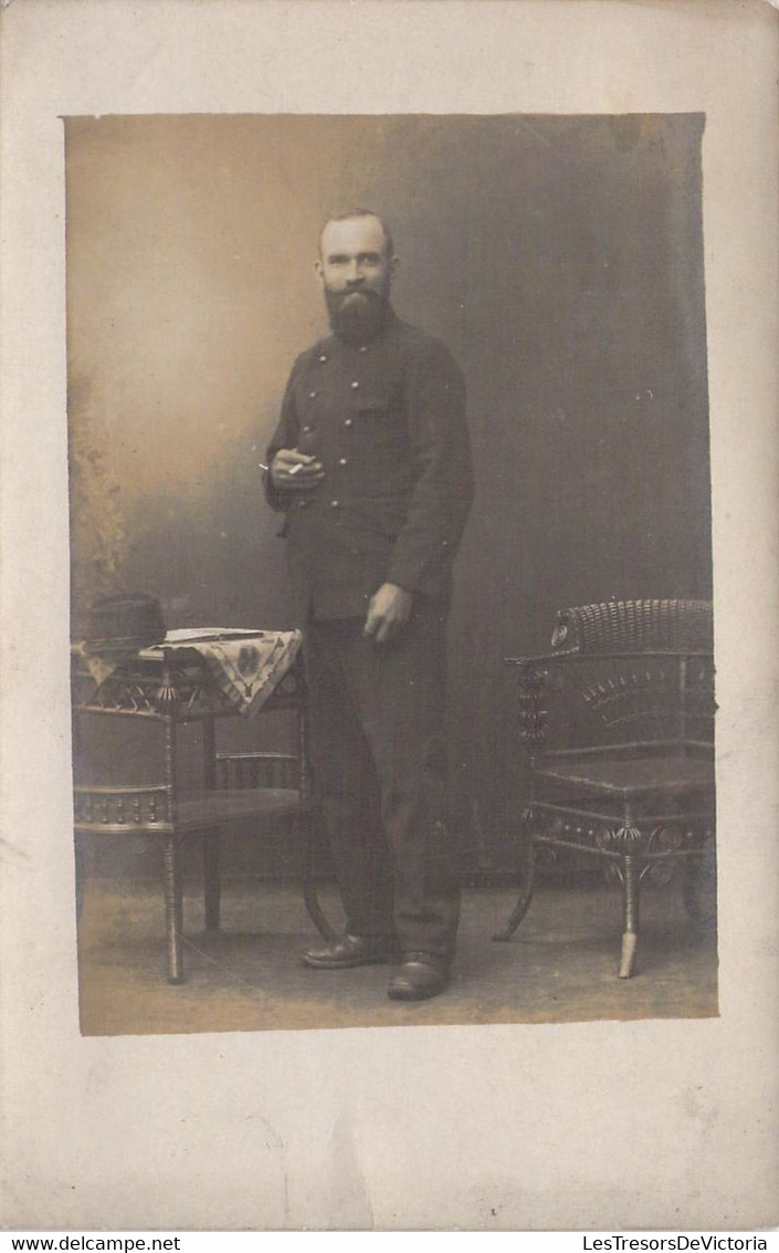 CPA MILITARIAT - Militaire En Barbe Avec Une Cigarette à La Main - Uniformes