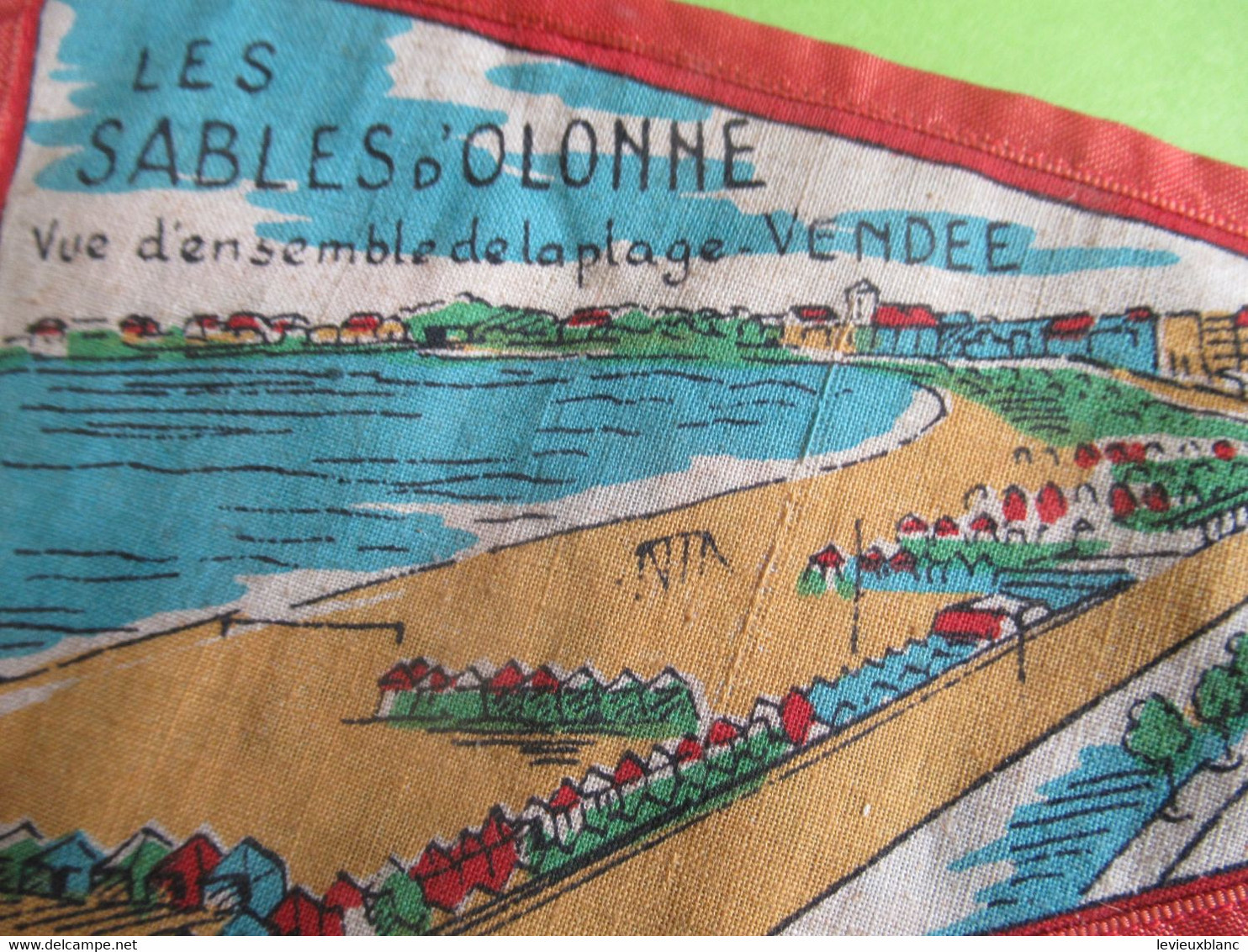 Fanion Touristique Ancien / FRANCE/Sables D'Olonne/ VENDEE/Vue D'ensemble De La Plage/ Vers 1950 - 1960      DFA61bis - Banderas