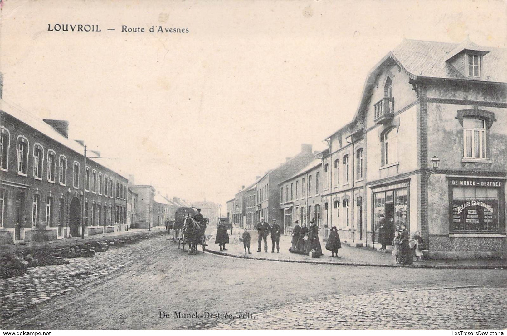 CPA France - 59 - LOUVROIL - Route D'Avesnes - Animée Commerce - Louvroil