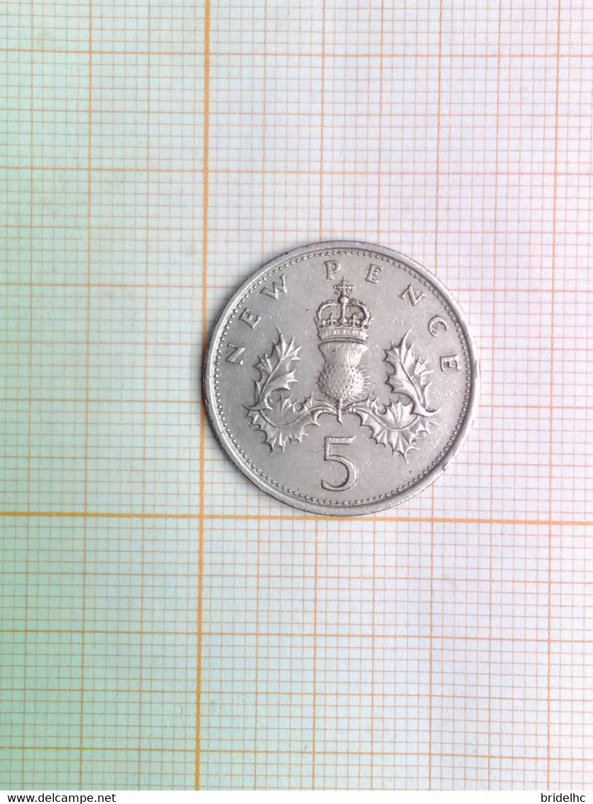 Royaume-Uni / Grande-Bretagne 5 New Pence Elisabeth II 1975 - 5 Pence & 5 New Pence