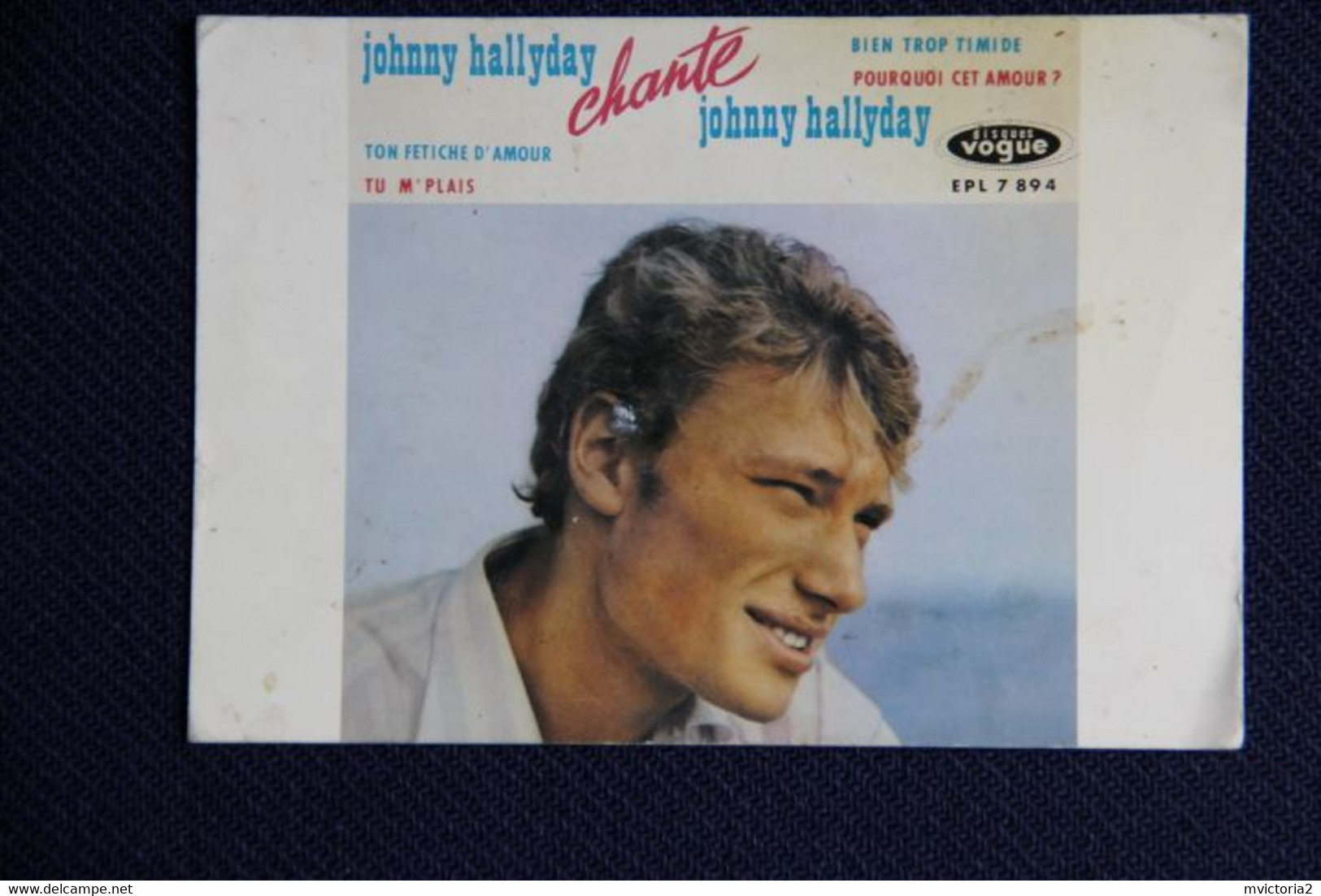 JOHNNY HALLYDAY  ( HALLIDAY ): Carte Postale Avec Autographe Véritable Au Verso. - Artistas