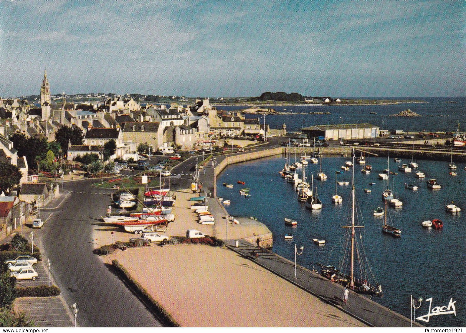 ROSCOFF LE PORT VEHICULES EN STATIONNEMENT (dil102) - Roscoff