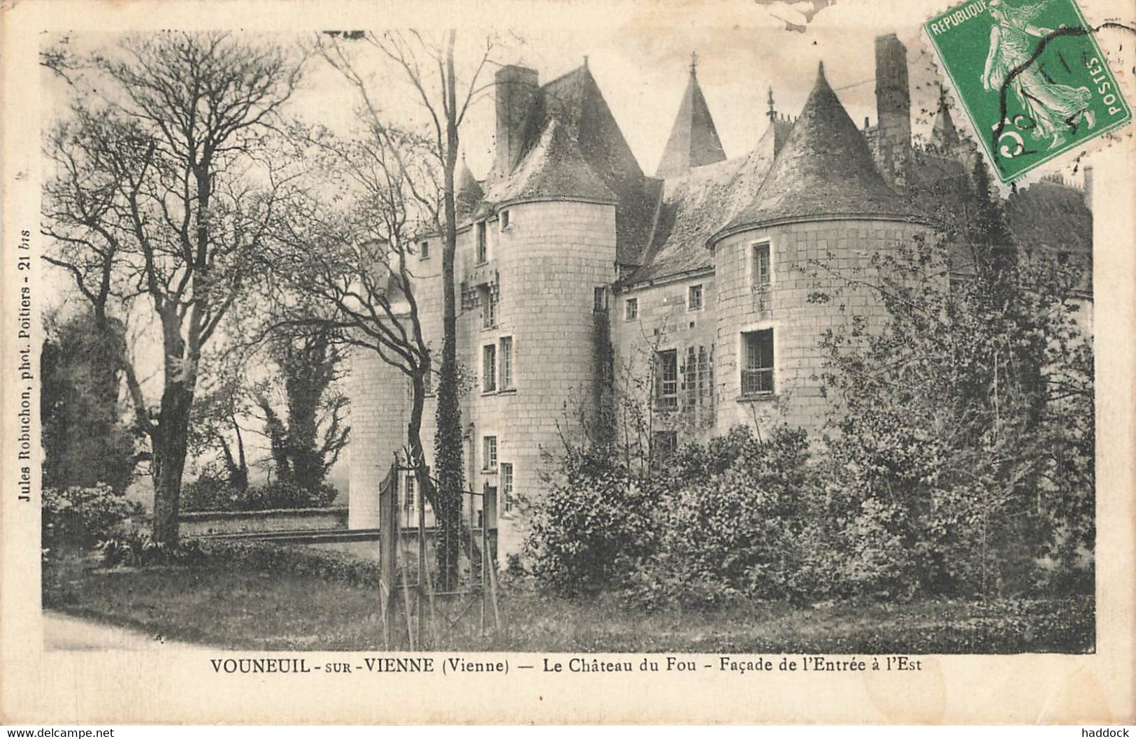 VOUNEUIL SUR VIENNE : LE CHATEAU DU FOU - FACADE DE L'ENTREE A L'EST - Vouneuil Sur Vienne