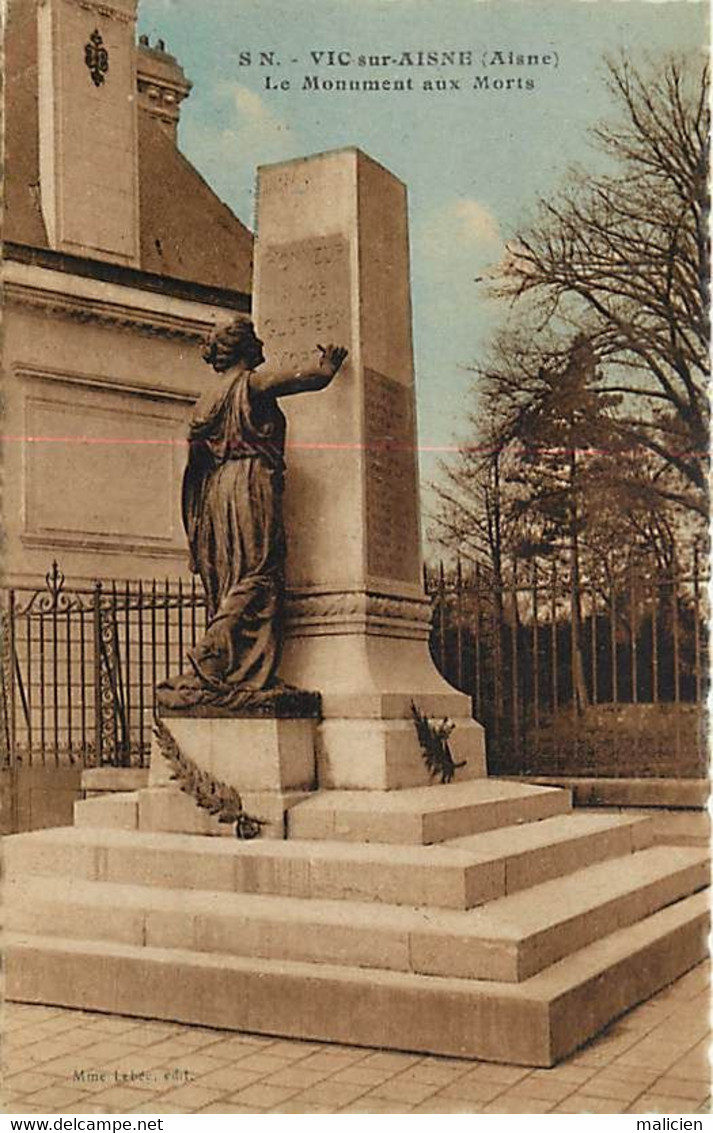 - Dpts Div. -ref-BF622- Aisne - Vic Sur Aisne - Le Monument Aux Morts - Monuments Aux Morts - - Vic Sur Aisne