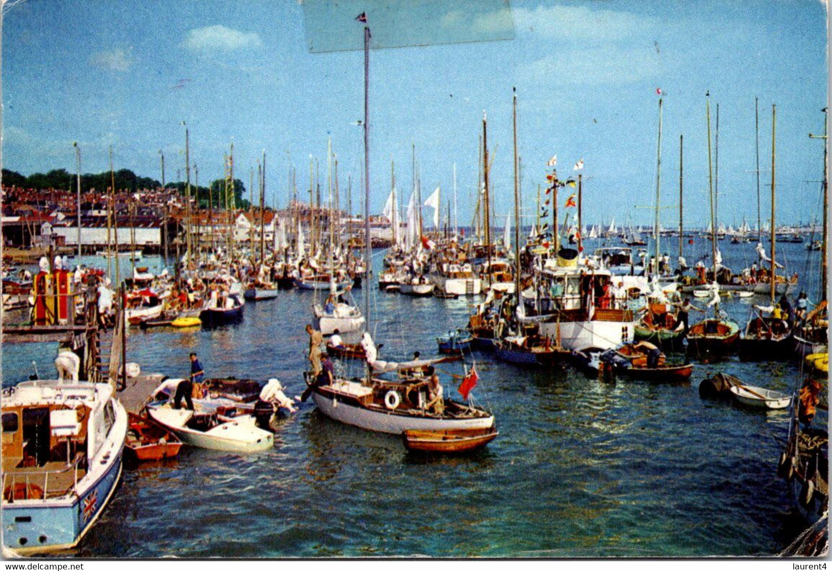 (1 M 26) UK (posted 1975) - Isle Of Wight - Cowes Harbour - Cowes