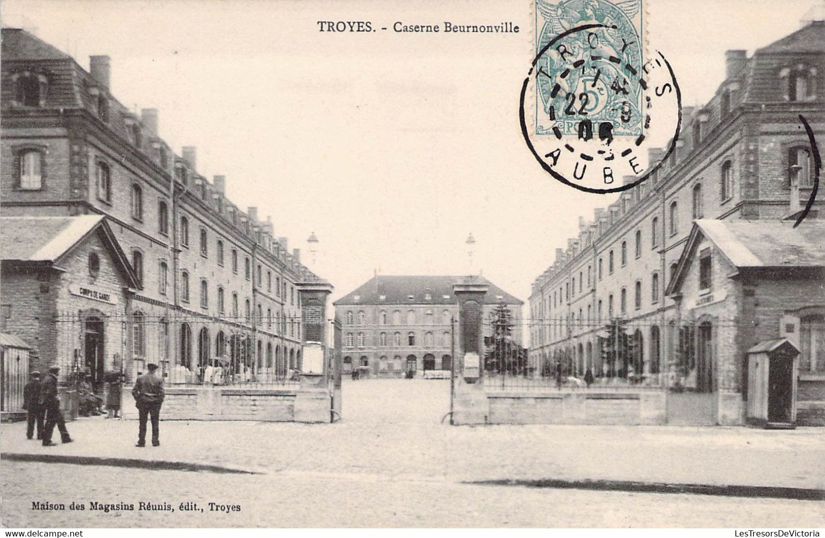 CPA MILITARIAT - TROYES - Caserne Beurnonville - Barracks