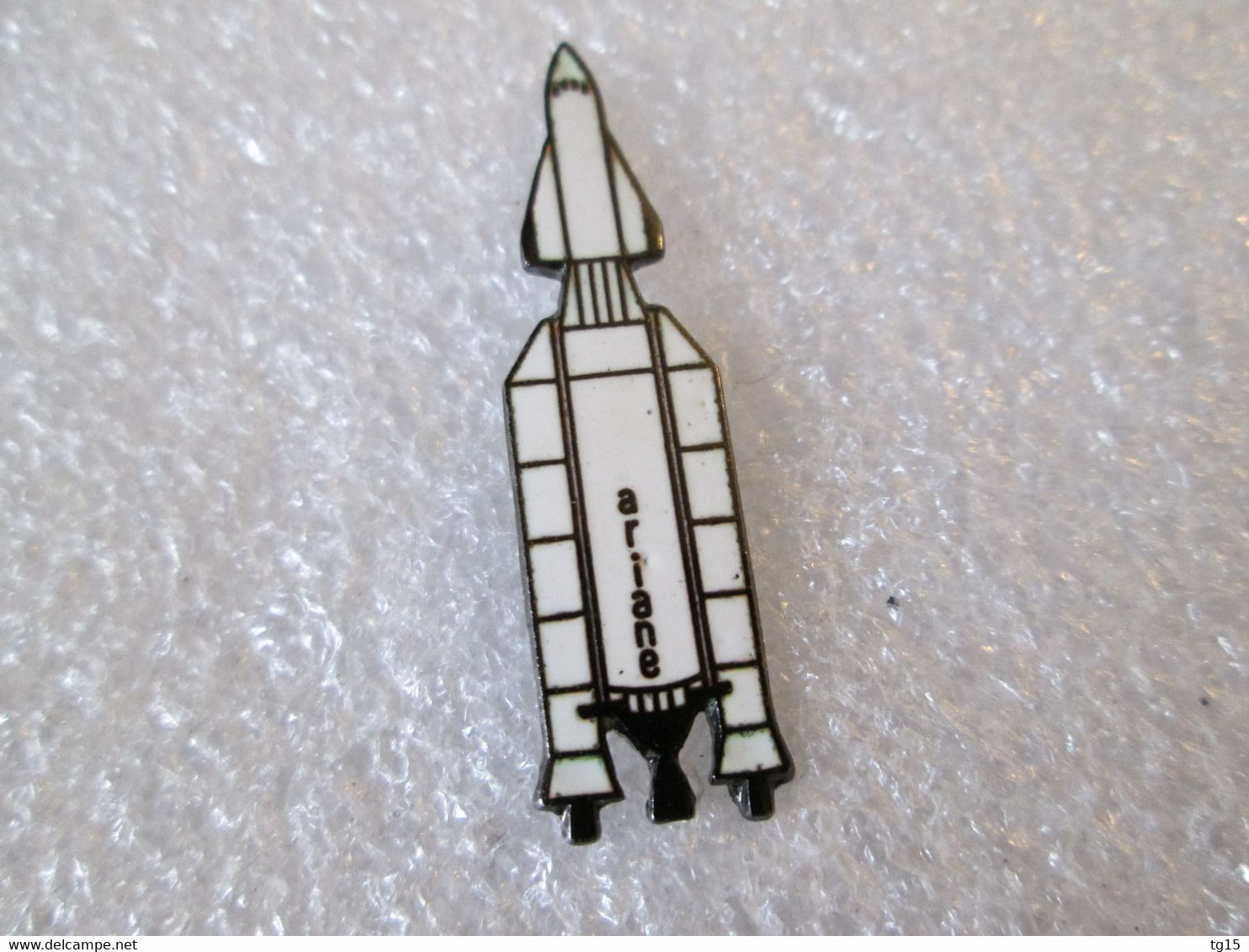 PIN'S   ESPACE  ARIANE  5 NAVETTE HERMÈS  Email Grand Feu - Space