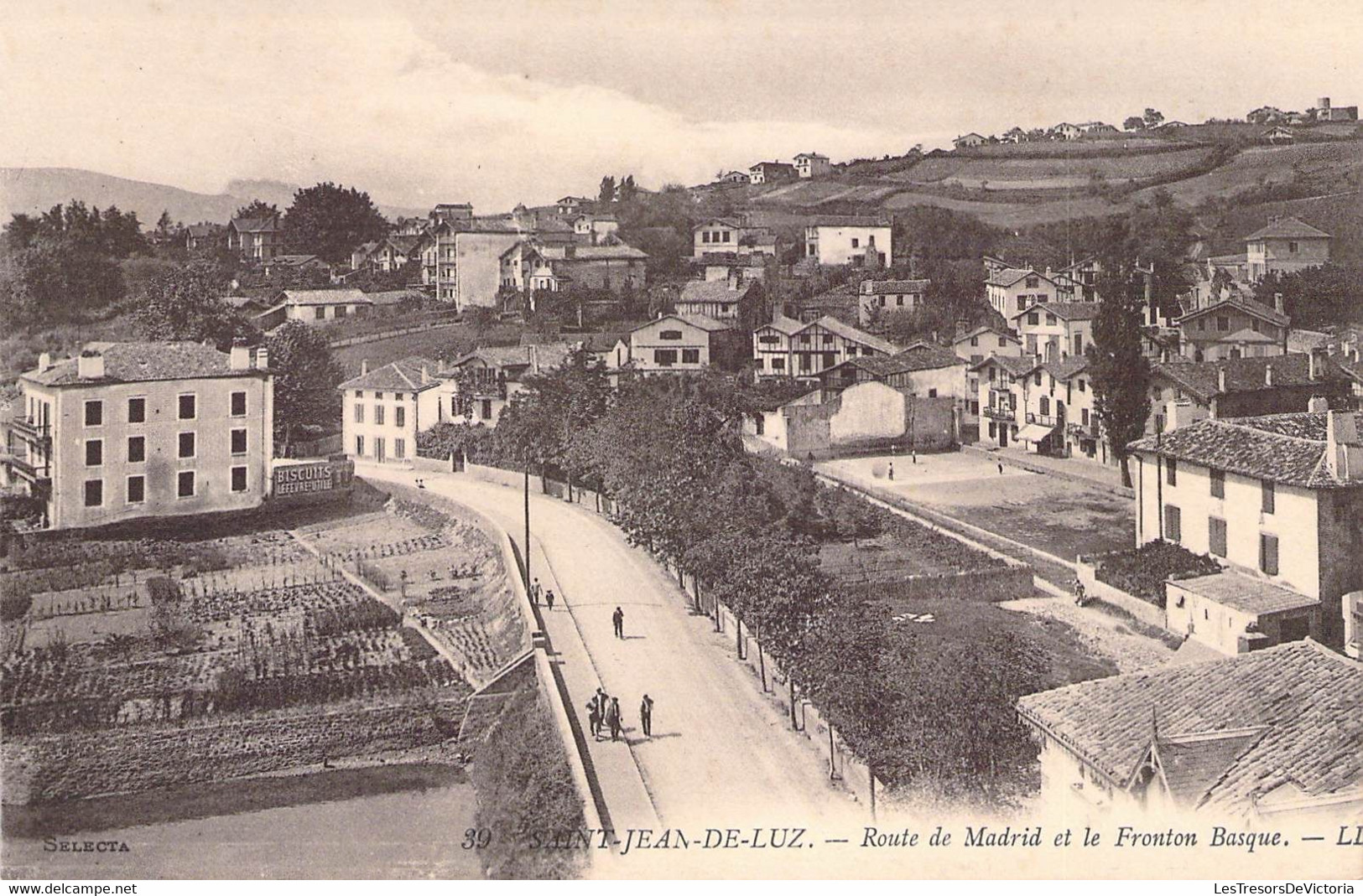 CPA France - Saint Jean De Luz Route De Madrid Et Le Fronton Basque - L. L. - Selecta - Animée - Saint Jean De Luz