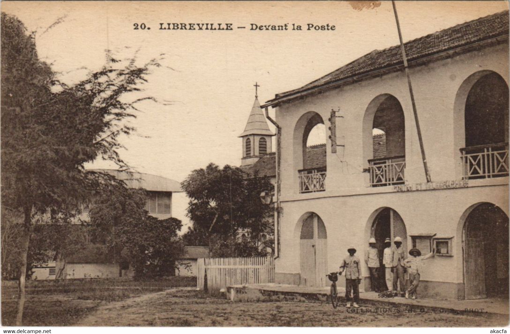 PC LIBREVILLE DEVANT LA POSTE GABON (a27943) - Gabon