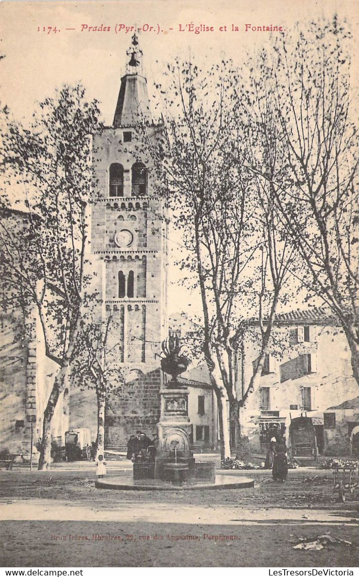 CPA France - Les Pyrénées Orientales - Prades - L'Eglise Et La Fontaine - Brun Frères Edition - Clocher - Animée - Prades