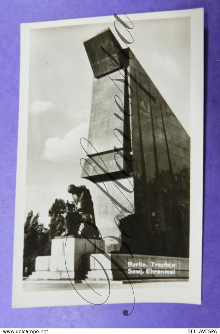 Berlin Treptow. Relief Im Ehrenhain Sowjet Stalinisme - Weltkrieg 1939-45