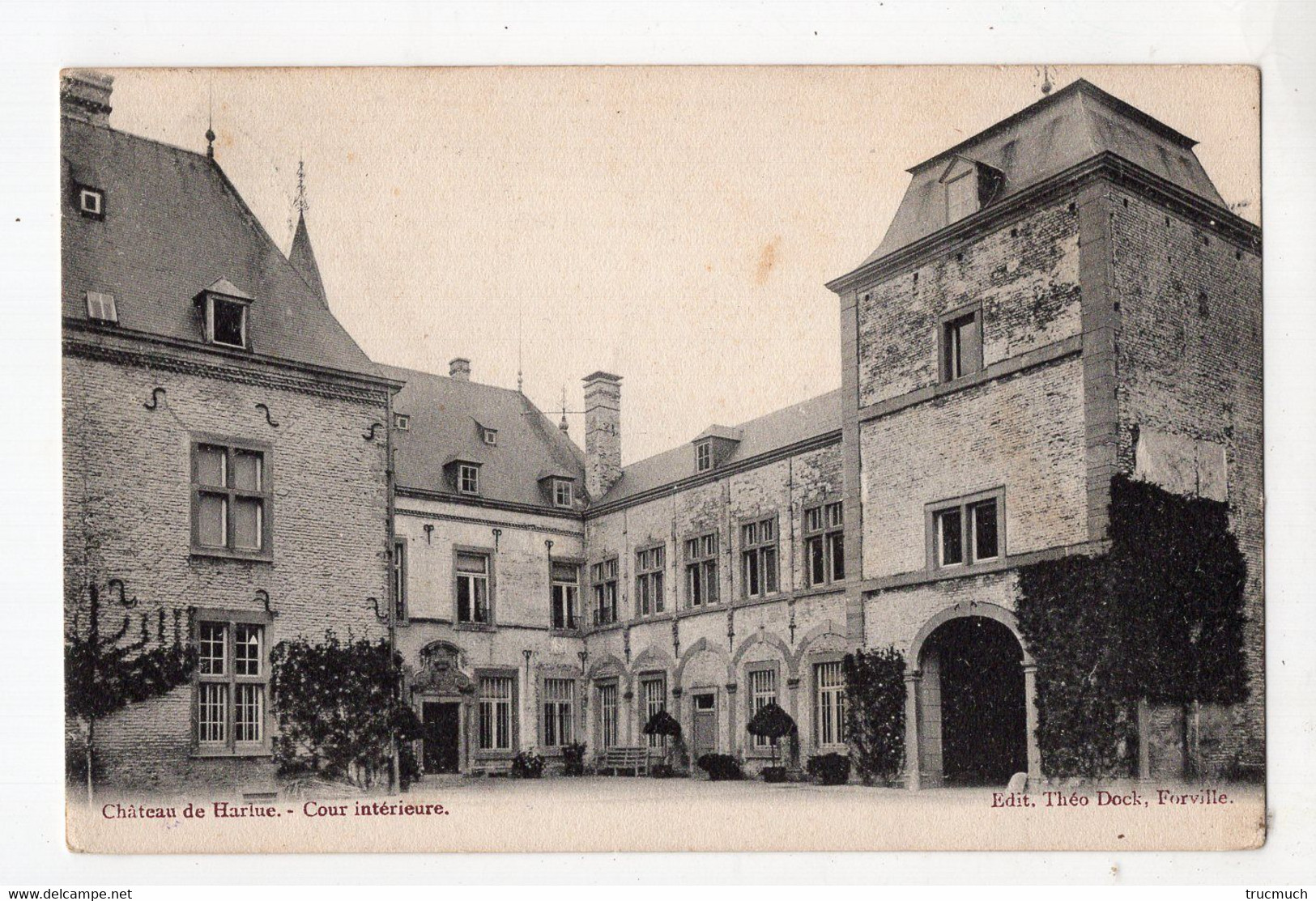 HARLUE - Château - Cour Intérieure - Eghezée