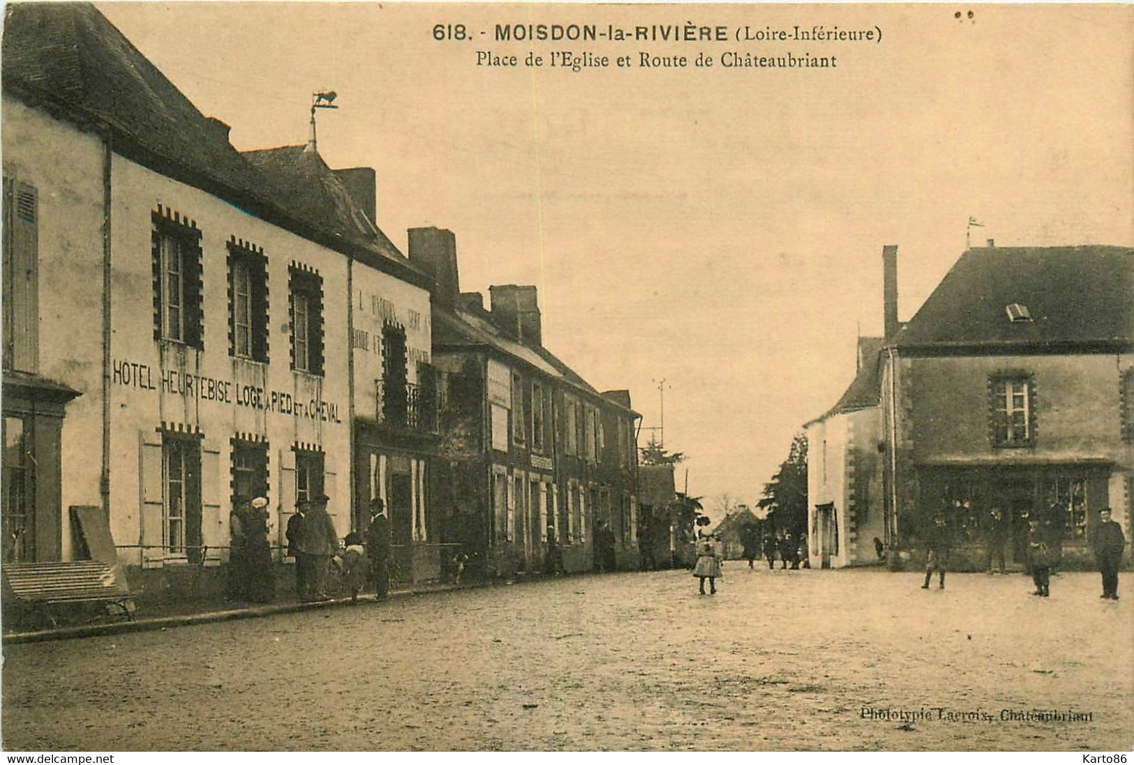 Moisdon La Rivière * La Place De L'église Et Route De Châteaubriant * Hôtel HEURTEBISE * Villageois - Moisdon La Riviere