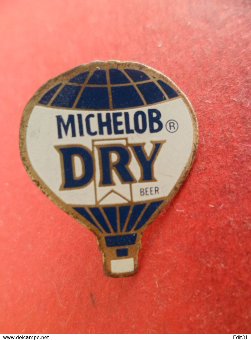 Pins   - Ballon Montgolfiere - MICHELOB Dry - Boisson Alcool Bière - Montgolfières