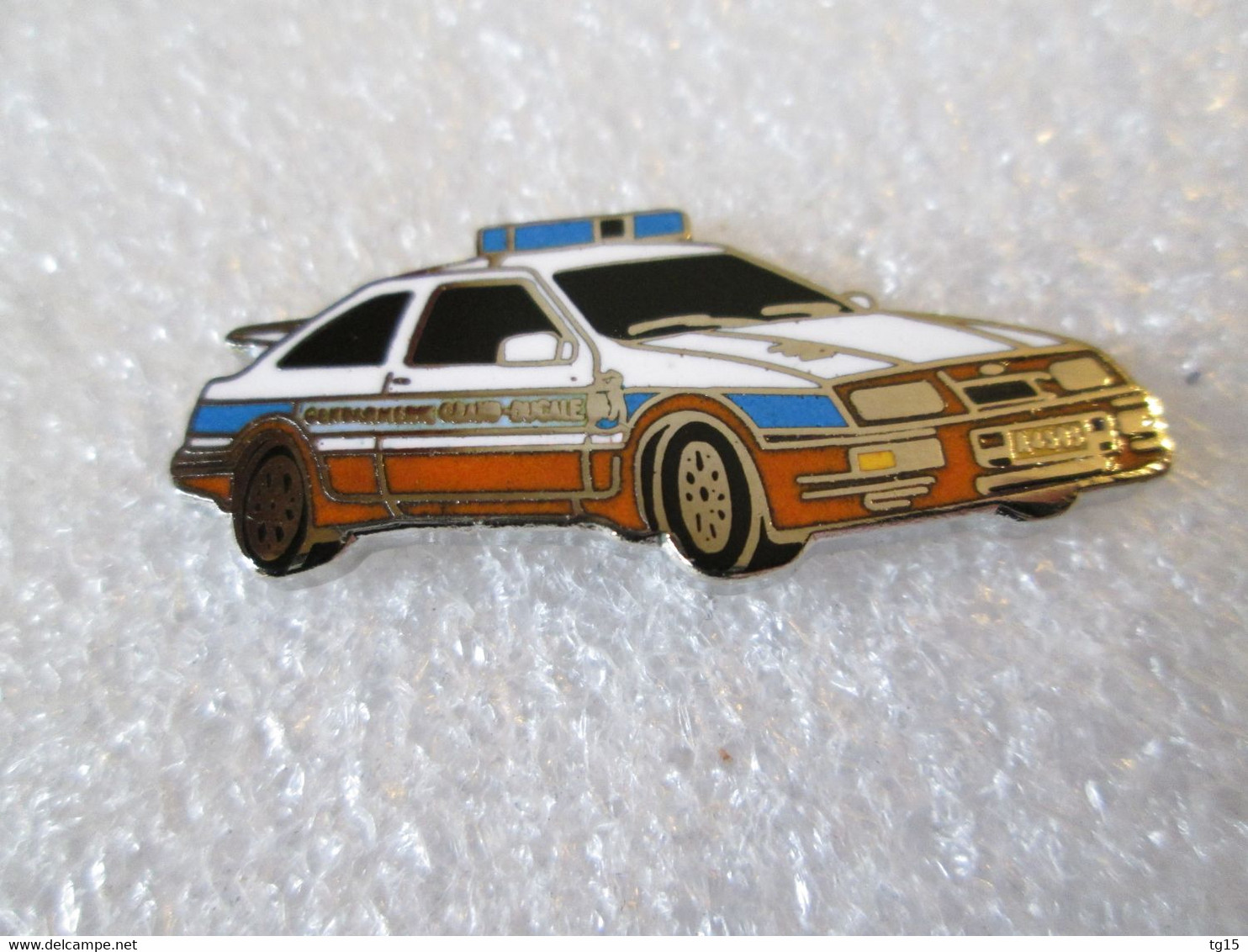 PIN'S   FORD SIERRA  RS  COSWORTH  GENDARMERIE   LUXEMBOURG Email Grand Feu DEHA - Ford