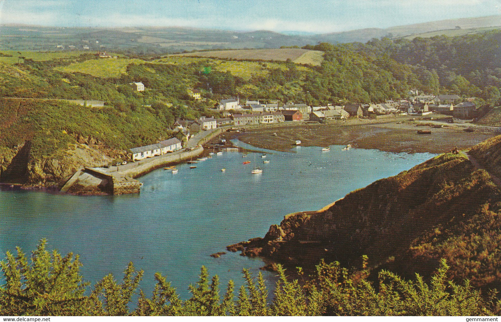 LOWER FISHGUARD - THE HARBOUR - Pembrokeshire