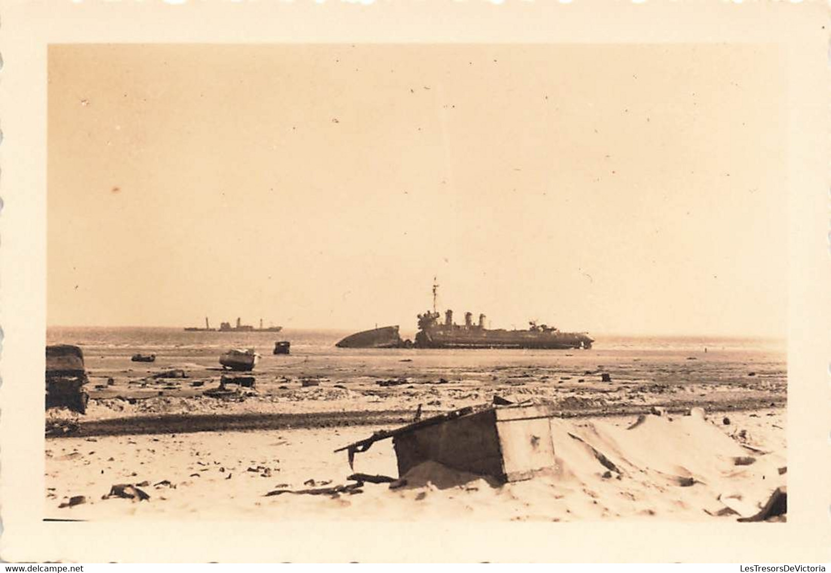 Lot De 4 Petites Photographies D'un Bateau épave - Bateau Detruit Echoué - 9x6.5cm - Krieg, Militär