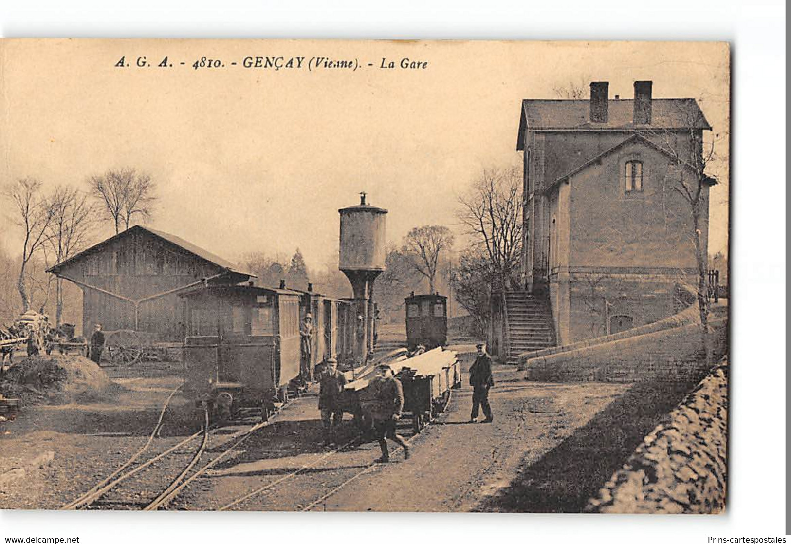 CPA 86 Gençay La Gare Et Le Train Tramway - Gencay