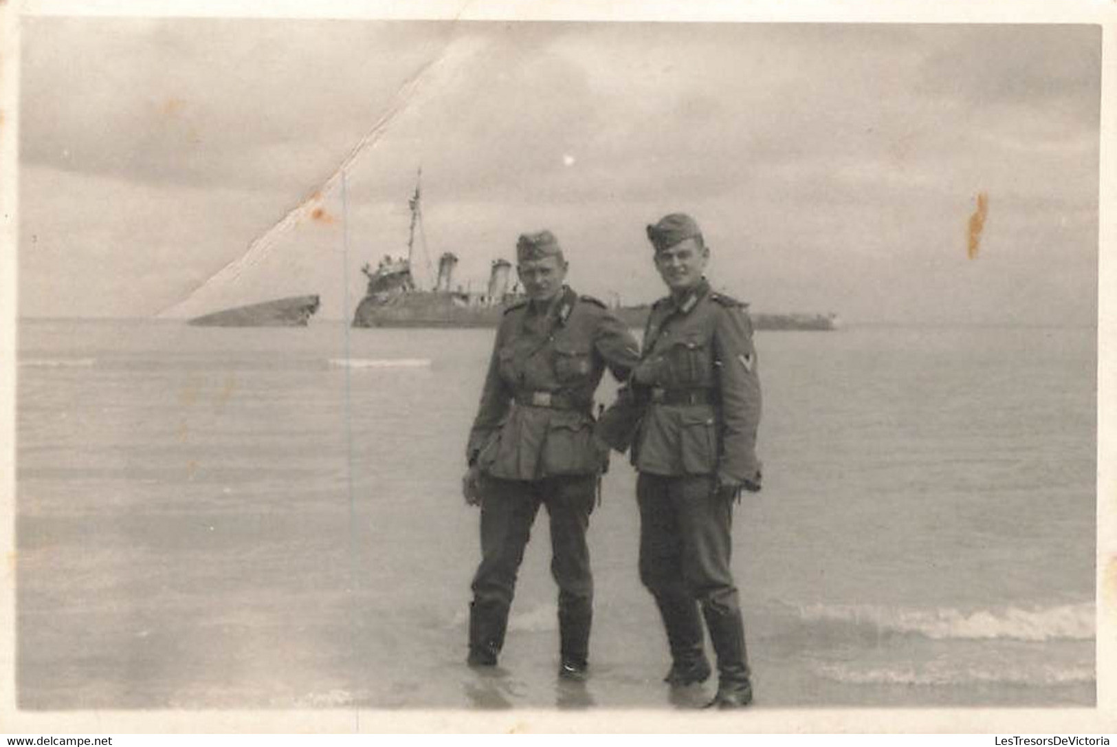 Lot de 32 petites photographies de soldats allemands à dunkerque - épave - bateau echoué - guerre -